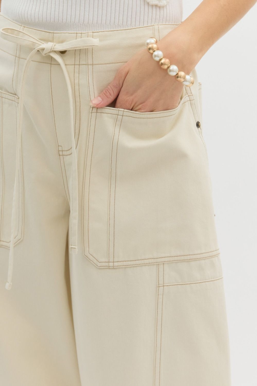 Solid high-waist ankle length barrel pull on pants.