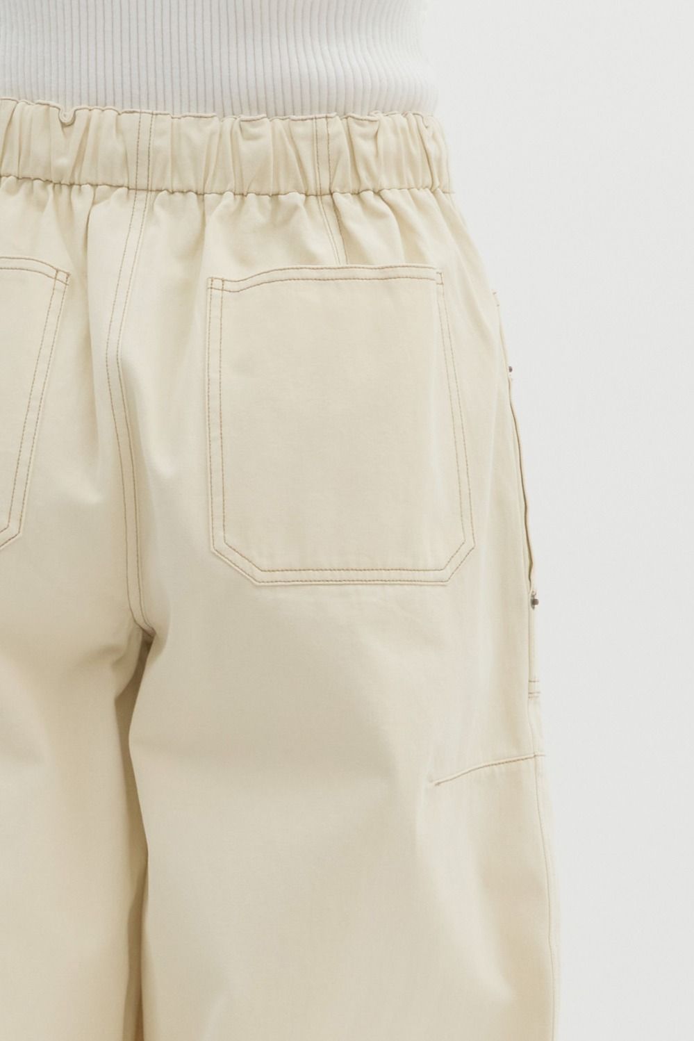 Solid high-waist ankle length barrel pull on pants.