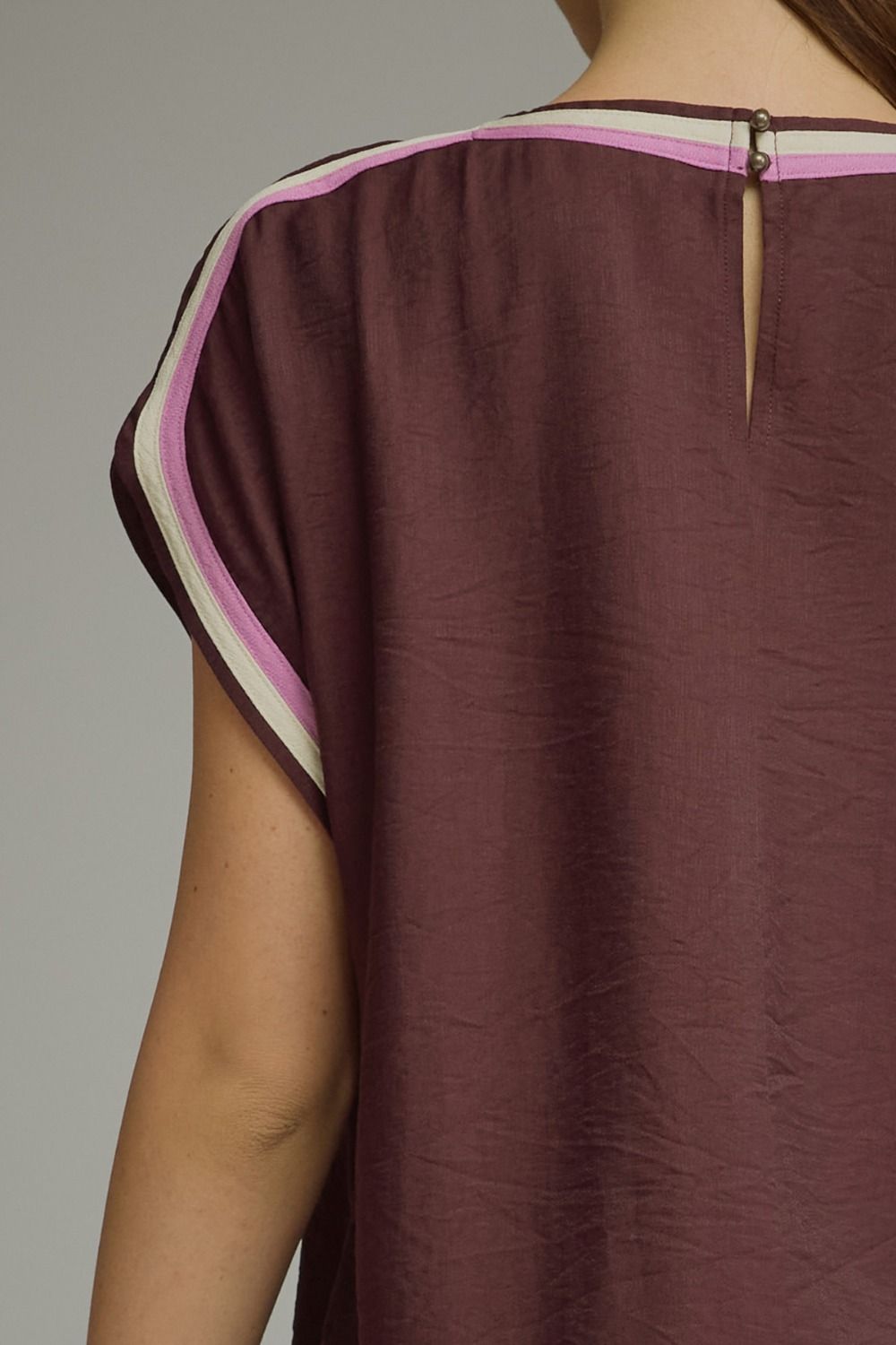 Solid round neck short sleeve top