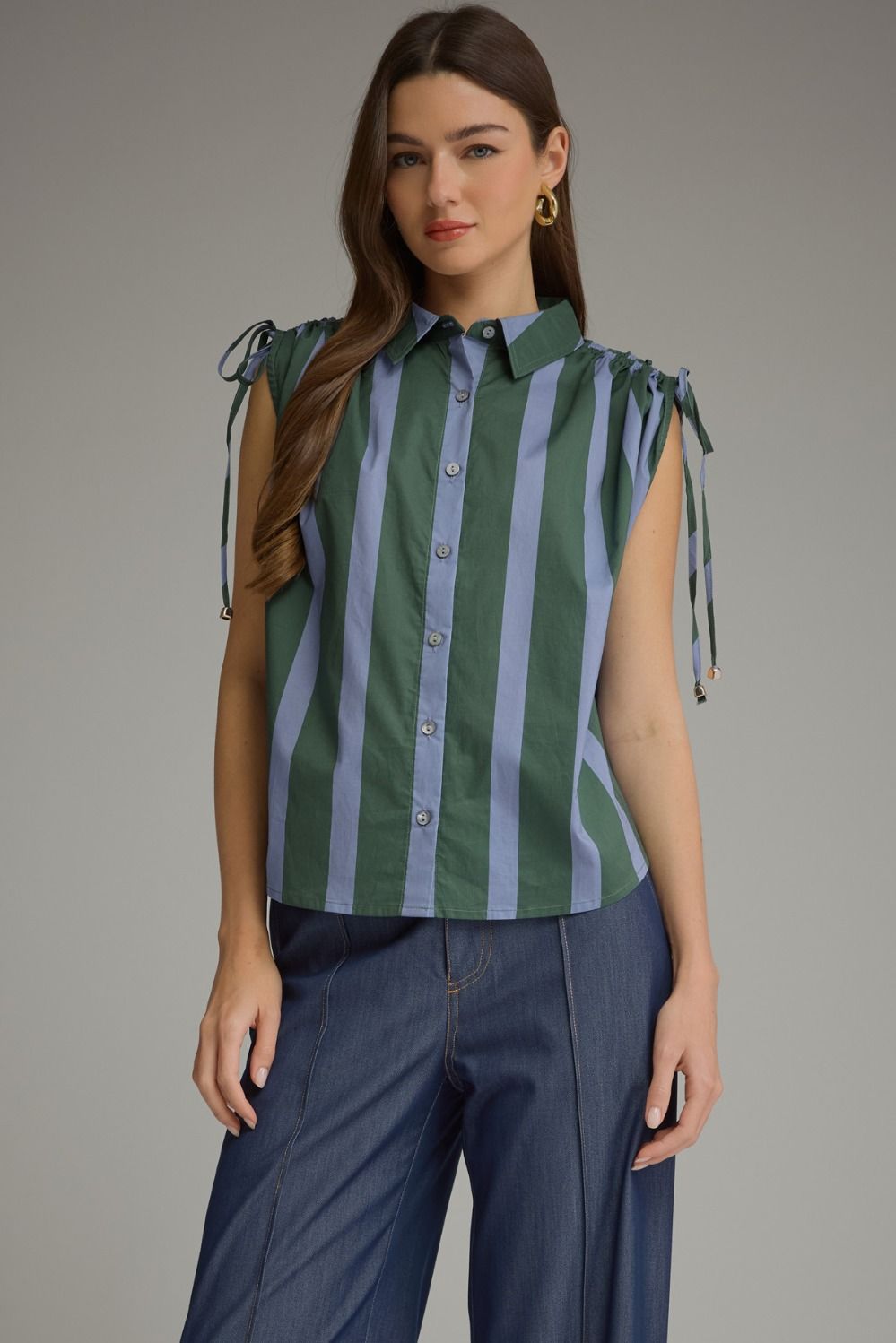 Stripe sleeveless top with a shirt collar