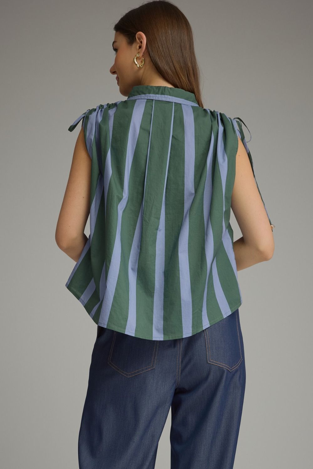 Stripe sleeveless top with a shirt collar