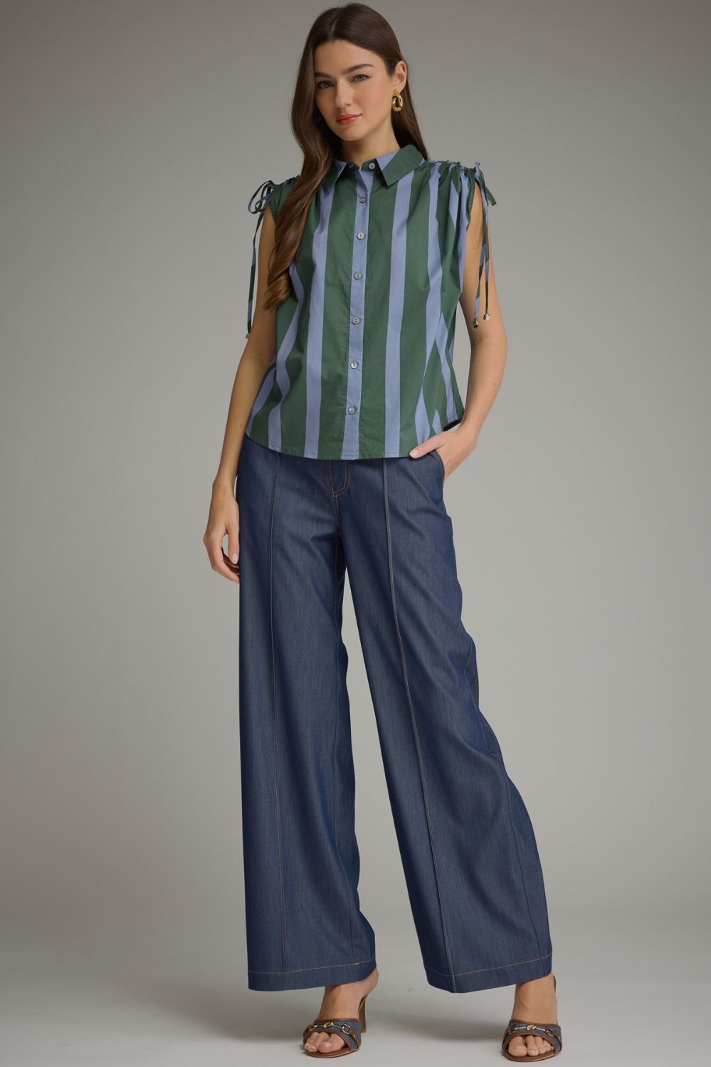 Stripe sleeveless top with a shirt collar