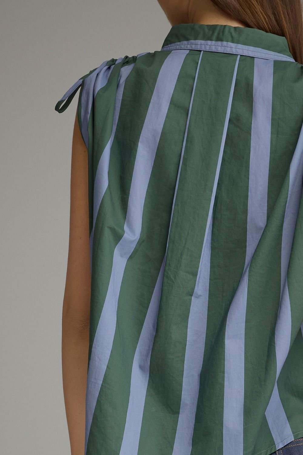 Stripe sleeveless top with a shirt collar
